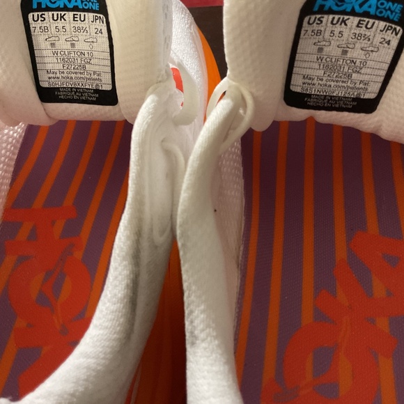 Beautiful Women's Hoka Sneakers size 8 - Picture 8 of 9